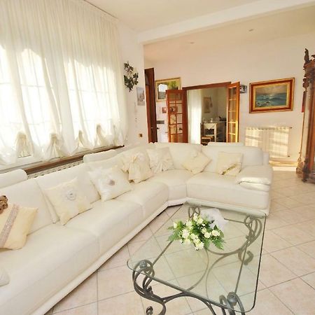 Raffinato Attico Vicino Al Mare Con Solarium Lido Di Camaiore Bagian luar foto