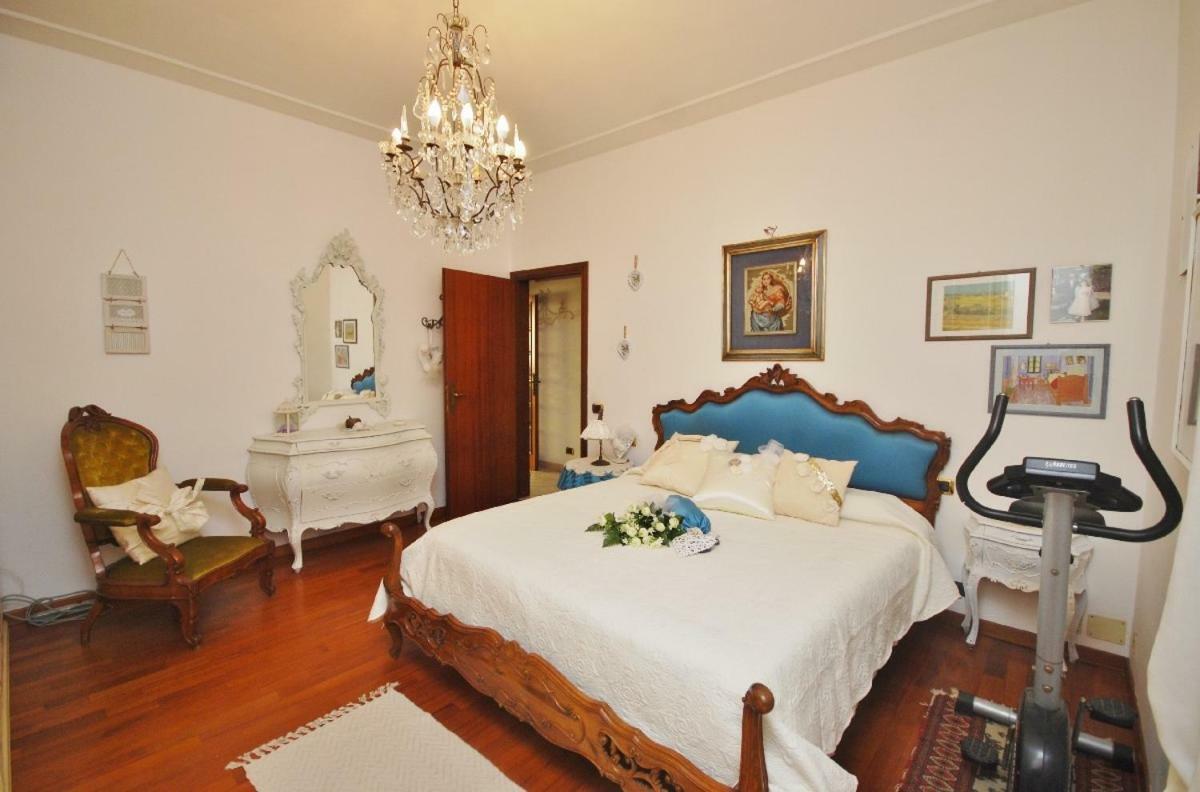 Raffinato Attico Vicino Al Mare Con Solarium Lido Di Camaiore Bagian luar foto