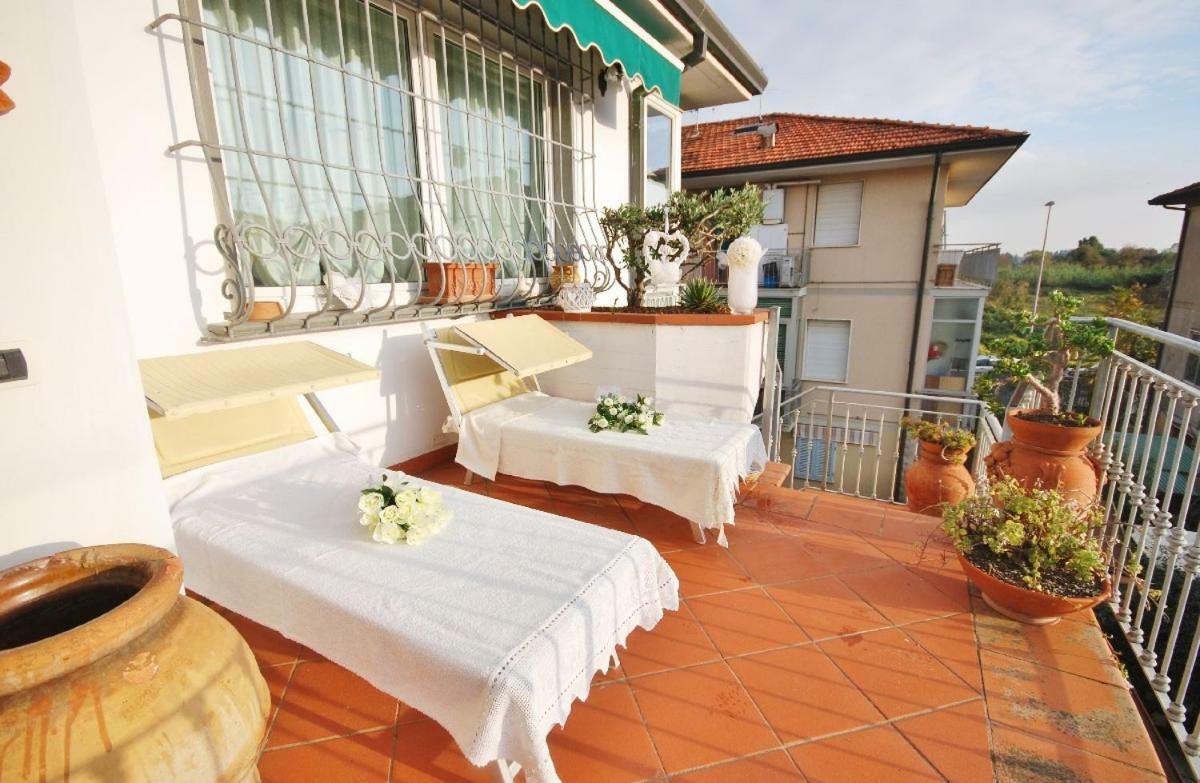 Raffinato Attico Vicino Al Mare Con Solarium Lido Di Camaiore Bagian luar foto