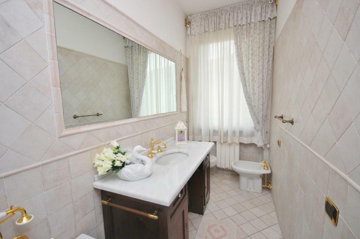 Raffinato Attico Vicino Al Mare Con Solarium Lido Di Camaiore Bagian luar foto