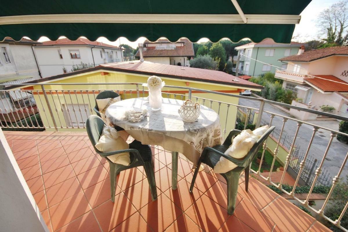 Raffinato Attico Vicino Al Mare Con Solarium Lido Di Camaiore Bagian luar foto