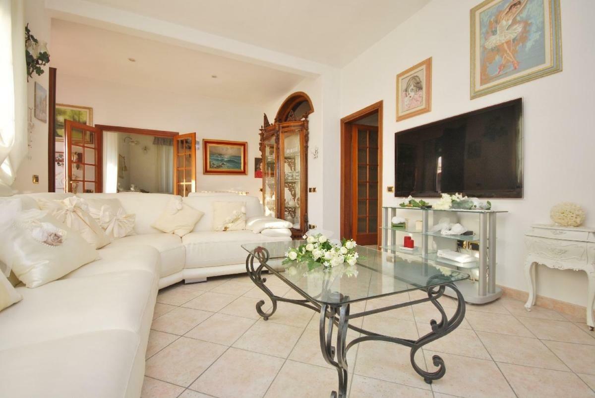 Raffinato Attico Vicino Al Mare Con Solarium Lido Di Camaiore Bagian luar foto