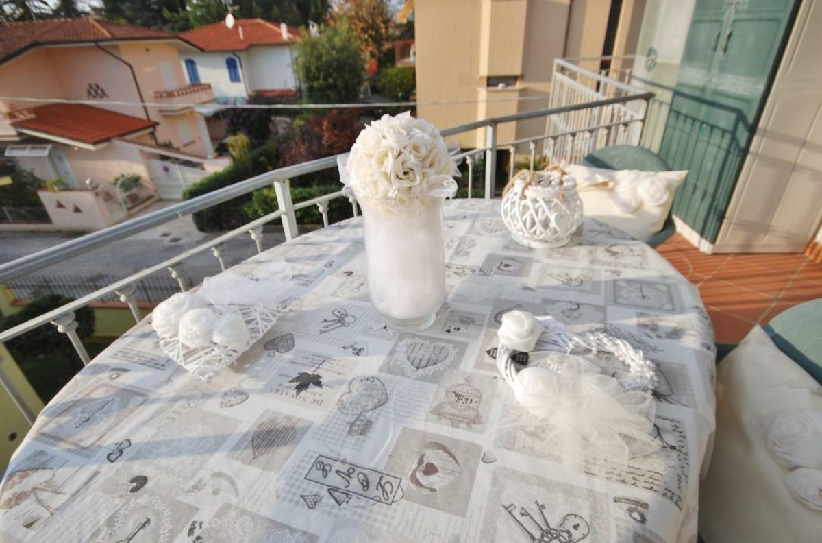 Raffinato Attico Vicino Al Mare Con Solarium Lido Di Camaiore Bagian luar foto