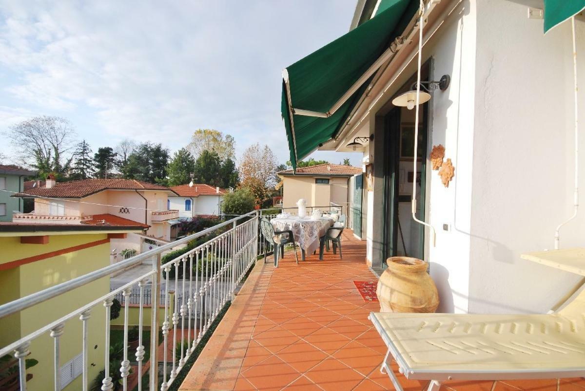 Raffinato Attico Vicino Al Mare Con Solarium Lido Di Camaiore Bagian luar foto