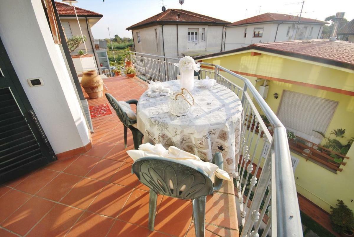 Raffinato Attico Vicino Al Mare Con Solarium Lido Di Camaiore Bagian luar foto