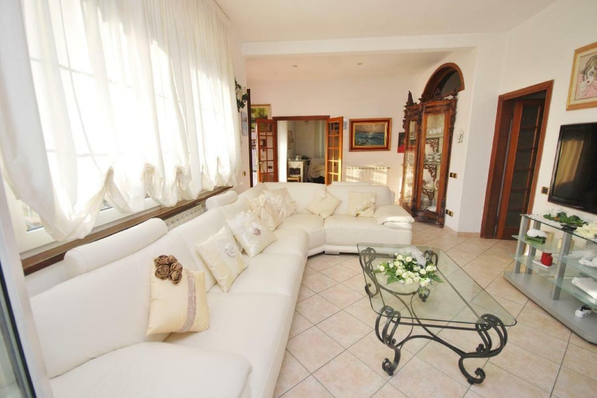Raffinato Attico Vicino Al Mare Con Solarium Lido Di Camaiore Bagian luar foto